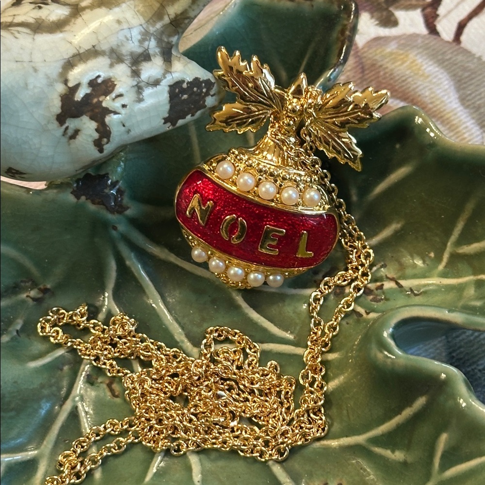 Joyous Noel Avon Pendent Gold W/gold metal chain- New in Original box